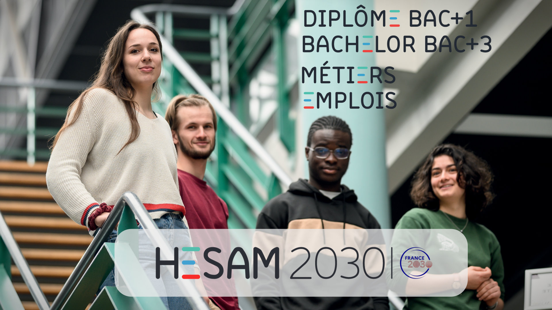 Groupe de jeunes étudiants dans une formation à la pointe de l'innovation